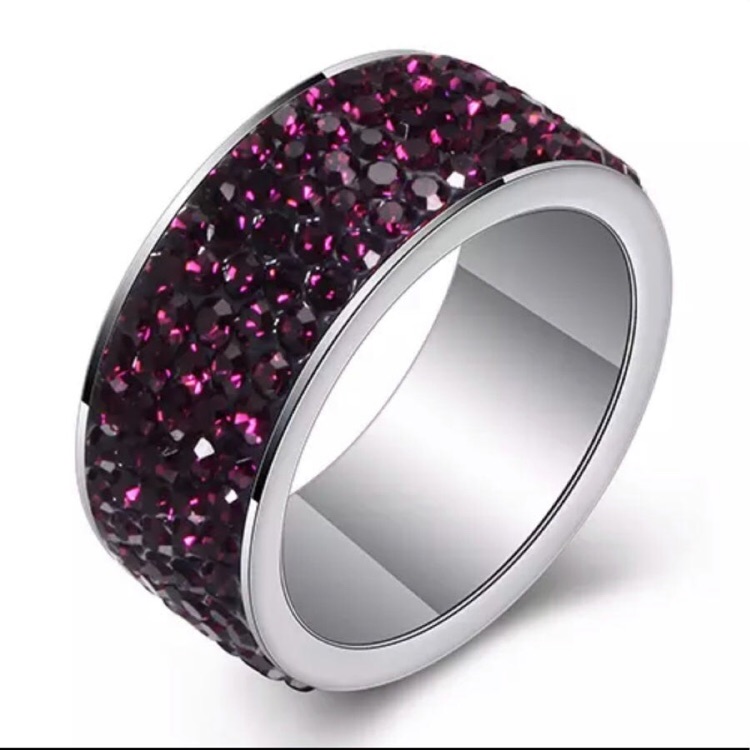 Gorgeous Swarovski Elements Ring With Dark Purple Shade Size 7 29$